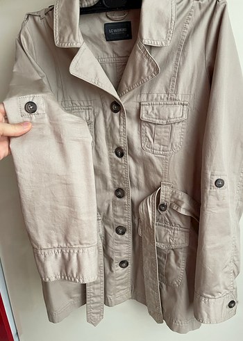 Bej Düğmeli Kadın Kısa Trençkot - Görsel 4