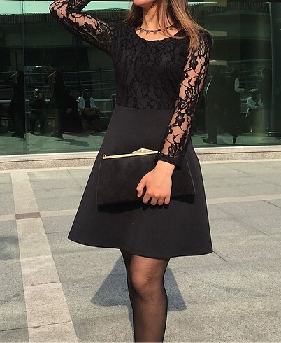 Siyah dantel kol detaylı elbise