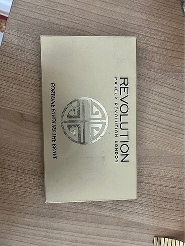 Revolution Far Paleti