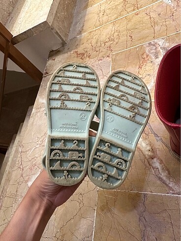 25 Beden kırmızı Renk İgor bot ve sandalet