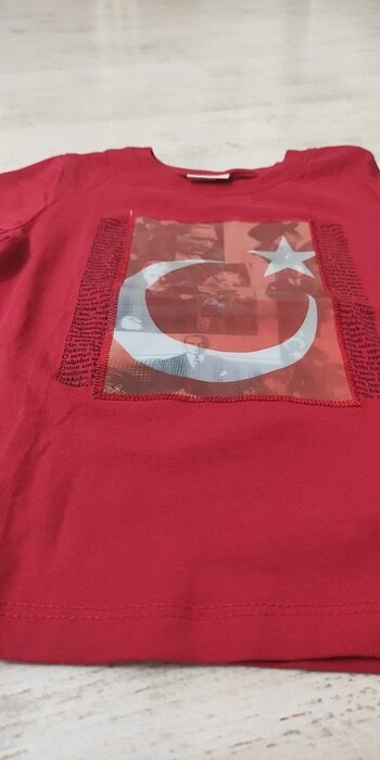 4 Yaş Beden kırmızı Renk T-shirt 