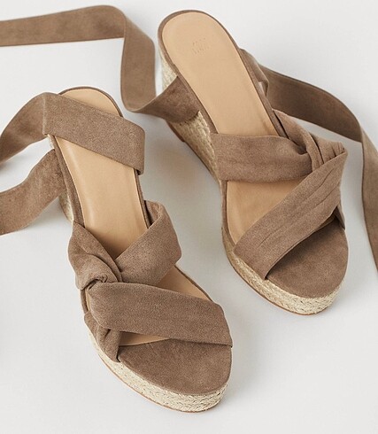 H&M H&M dolgu topuklu sandalet
