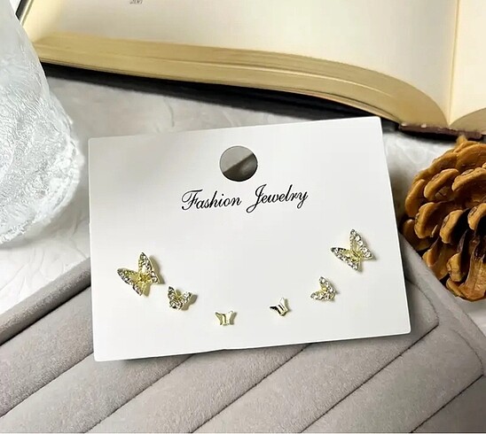 Aurora Butterflies- Üçlü Gold Rengi Kelebekli Küpe Seti