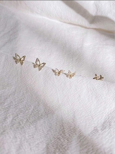 Beden altın Renk Aurora Butterflies- Üçlü Gold Rengi Kelebekli Küpe Seti