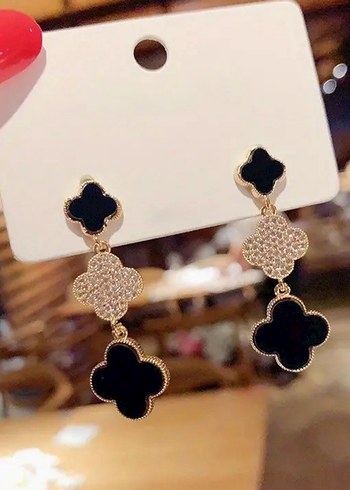 Beden Siyah Mini Çiçek Desenli Payetli Küpe