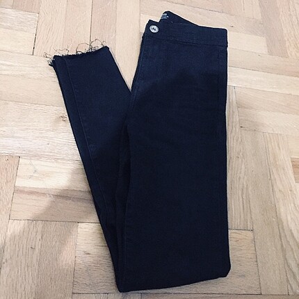 Bershka skinny (siyah)