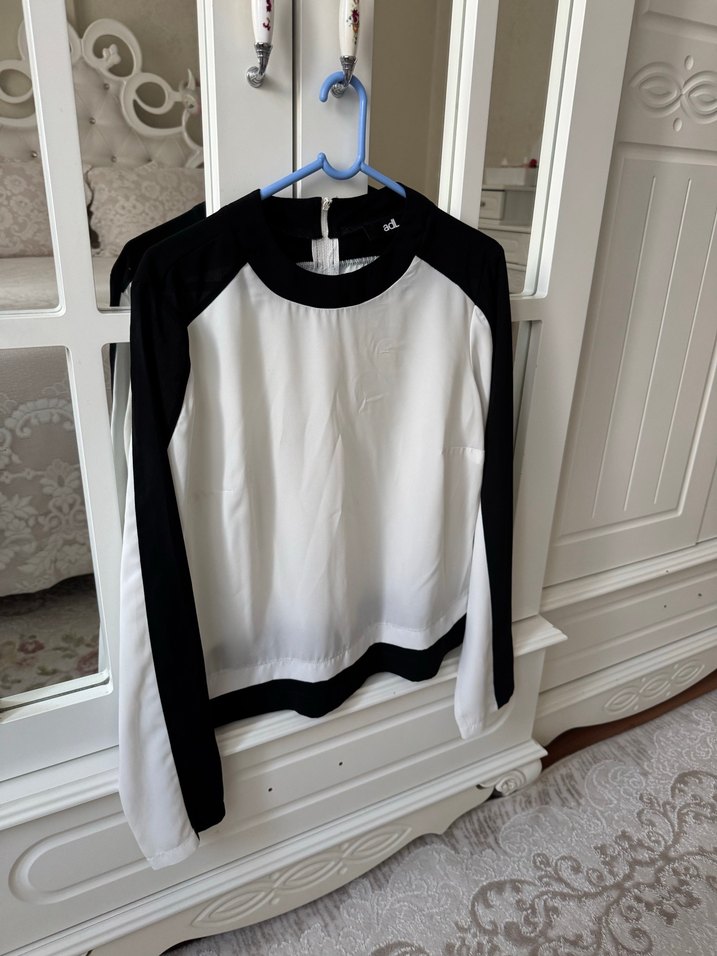 Kadın Siyah Beyaz Bluz - Görsel 3