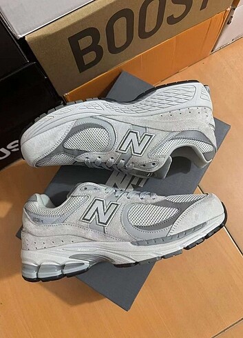 NEW BALANCE 2002R RUNNING UNISEX SNEAKER IN GREY