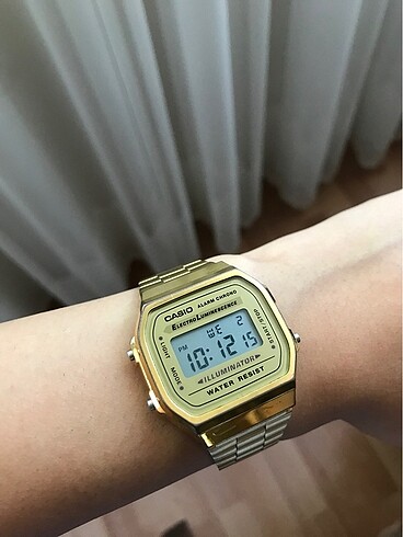 Casio retro gold saat