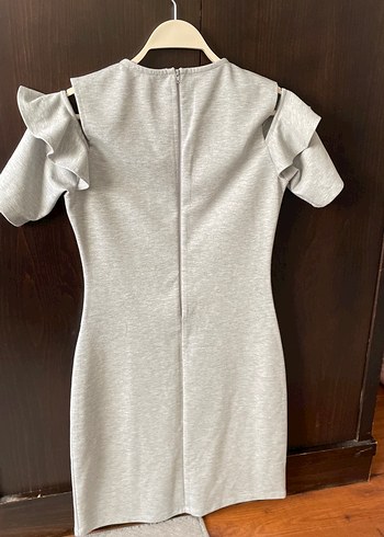 Gri Midi Omuzları Açık Fırfırlı Elbise - Görsel 3