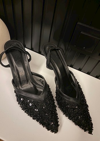 Zara Siyah Payetli Sivri Topuklu Ayakkabi