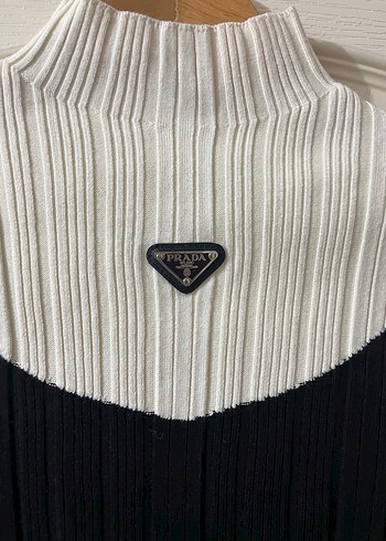 Kadın Siyah Beyaz Pilili Yüksek Yakalı Triko - Görsel 3