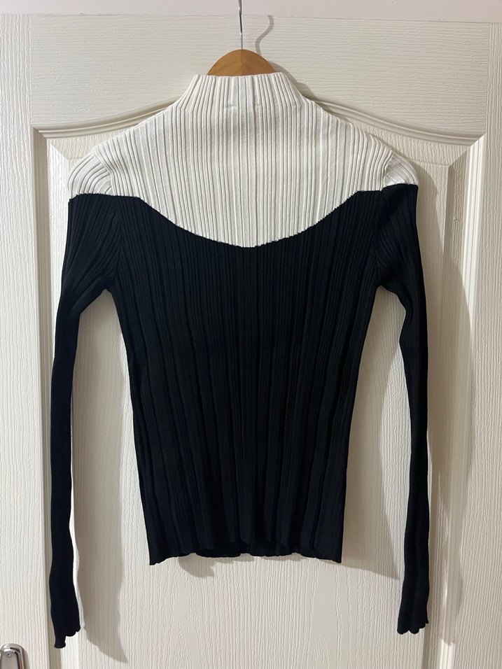 Kadın Siyah Beyaz Pilili Yüksek Yakalı Triko - Görsel 2