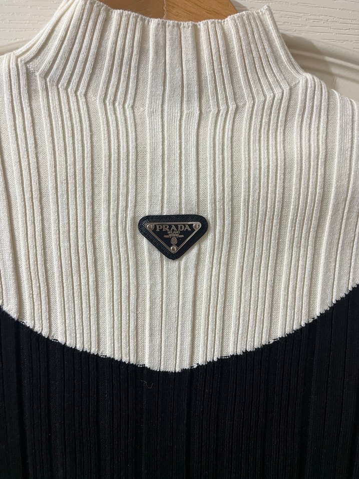 Kadın Siyah Beyaz Pilili Yüksek Yakalı Triko - Görsel 3