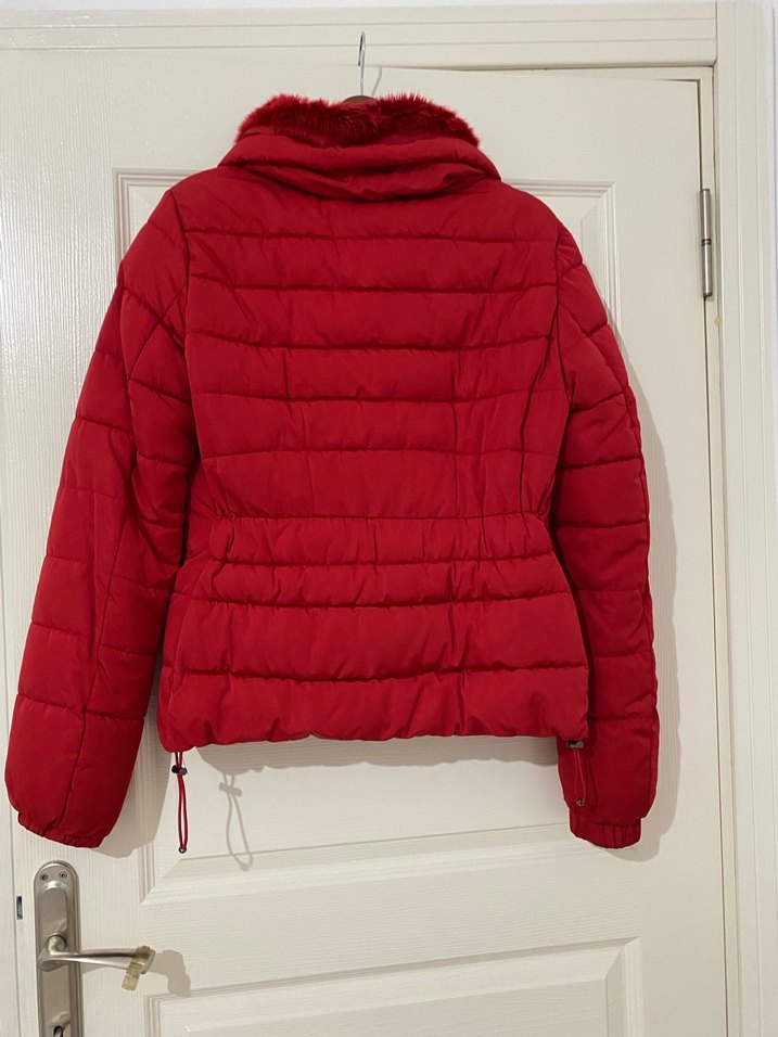 Bershka Kürk Detaylı Kırmızı Kadın Kışlık Mont - Görsel 3