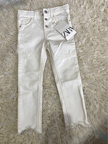 Zara 4 Yaş