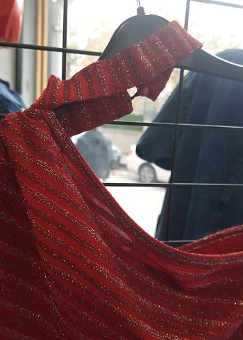 Kırmızı Pilili Tek Omuz açık Bluz - Görsel 2