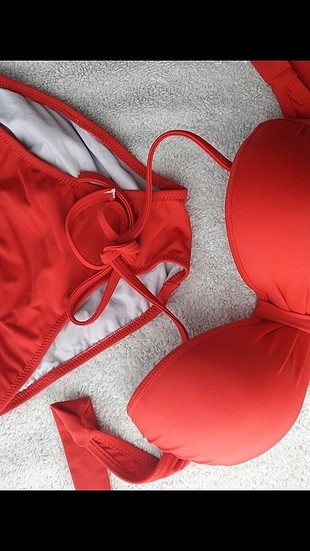 kırmızı bikini