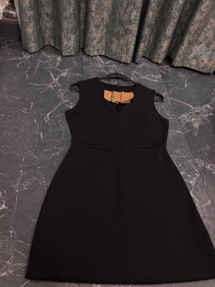 Zara model Kemer Detaylı Siyah Kolsuz Mini Elbise - Görsel 2