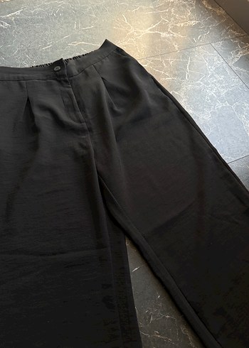 Kadın Siyah Midi Kumaş Pantolon Kemerli - Görsel 2