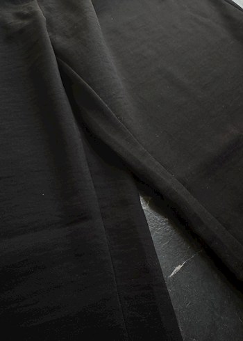 Kadın Siyah Midi Kumaş Pantolon Kemerli - Görsel 3