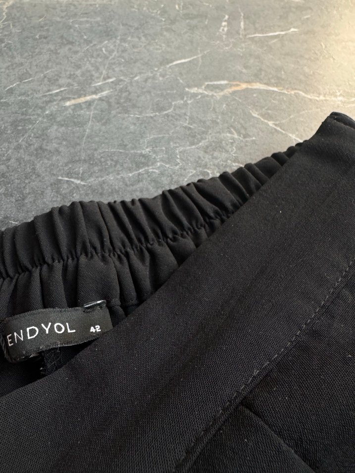 Kadın Siyah Midi Kumaş Pantolon Kemerli - Görsel 4