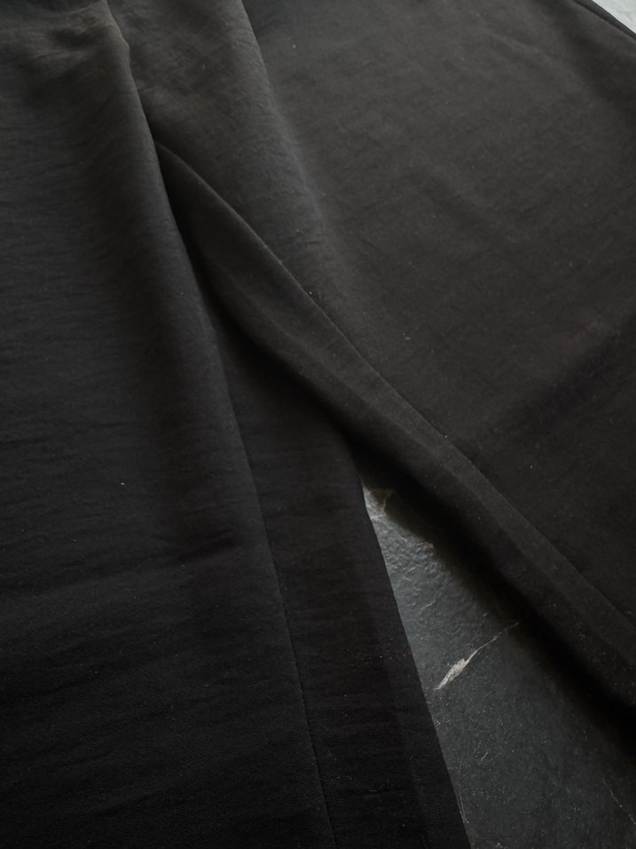 Kadın Siyah Midi Kumaş Pantolon Kemerli - Görsel 3