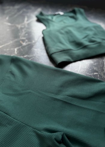 Koyu Yeşil Kadın Spor Tayt ve Atlet Takımı - Görsel 3