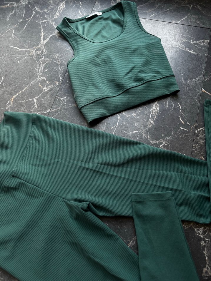 Koyu Yeşil Kadın Spor Tayt ve Atlet Takımı - Görsel 2