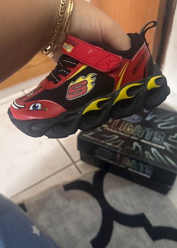 23 Beden kırmızı Renk Skechers Kırmızı ışıklı spor 23 numara