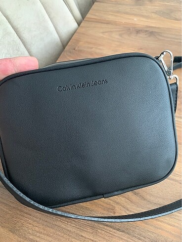 Beden Calvin klein jeans çanta sıfır a kalite orjinal değil!