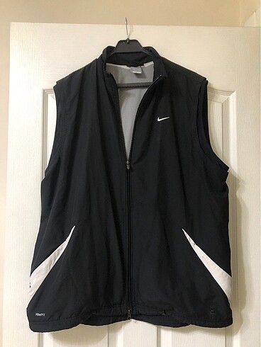 nike yağmurluk