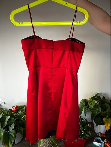 Kırmızı saten elbise - Görsel 2