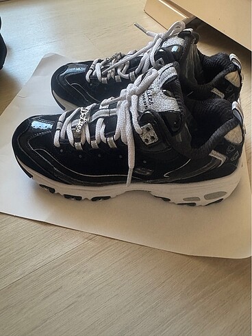 37 Beden Orijinal Skechers ayakkabı