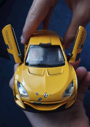 Parlak Sarı Oyuncak Araba - Renault Megane