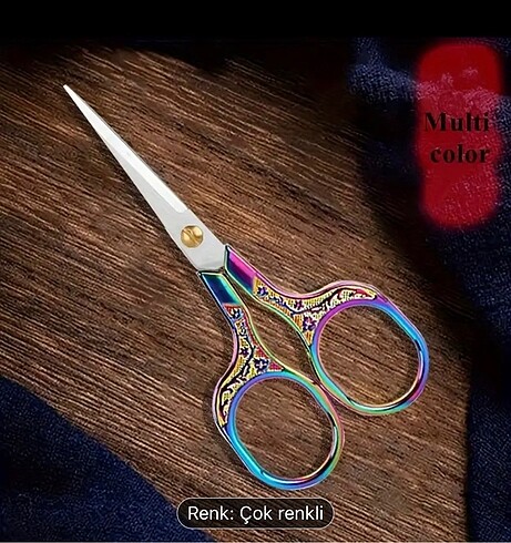 Görseldeki renkli makas yeni