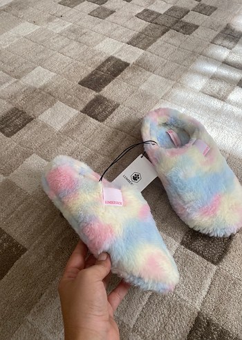 Pastel Renkli Bağlama Desenli Kürklü Kadın Terlik