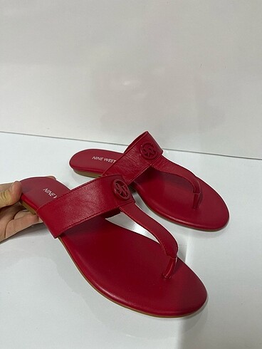 39 Beden kırmızı Renk Nine west kuramızı terlik