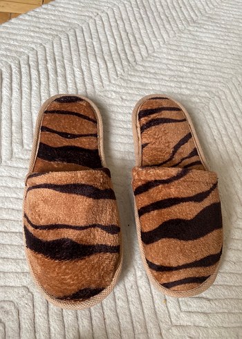 Kahverengi Zebra Desenli Kadın Ev Terliği - Görsel 2