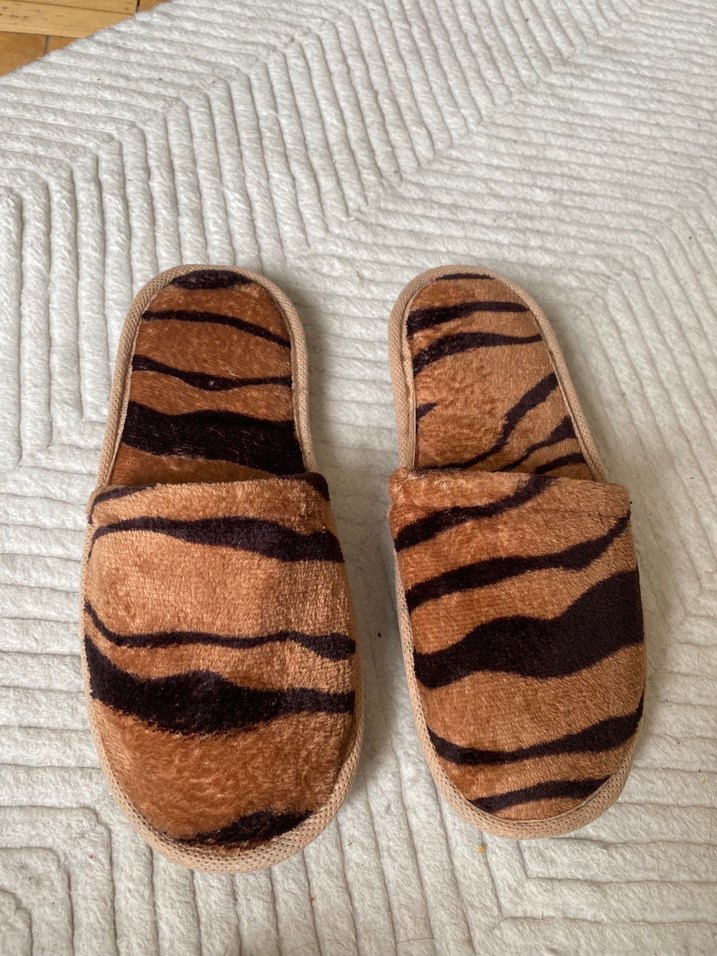 Kahverengi Zebra Desenli Kadın Ev Terliği - Görsel 2