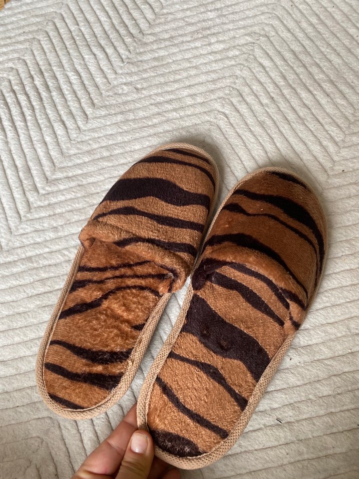 Kahverengi Zebra Desenli Kadın Ev Terliği - Görsel 4