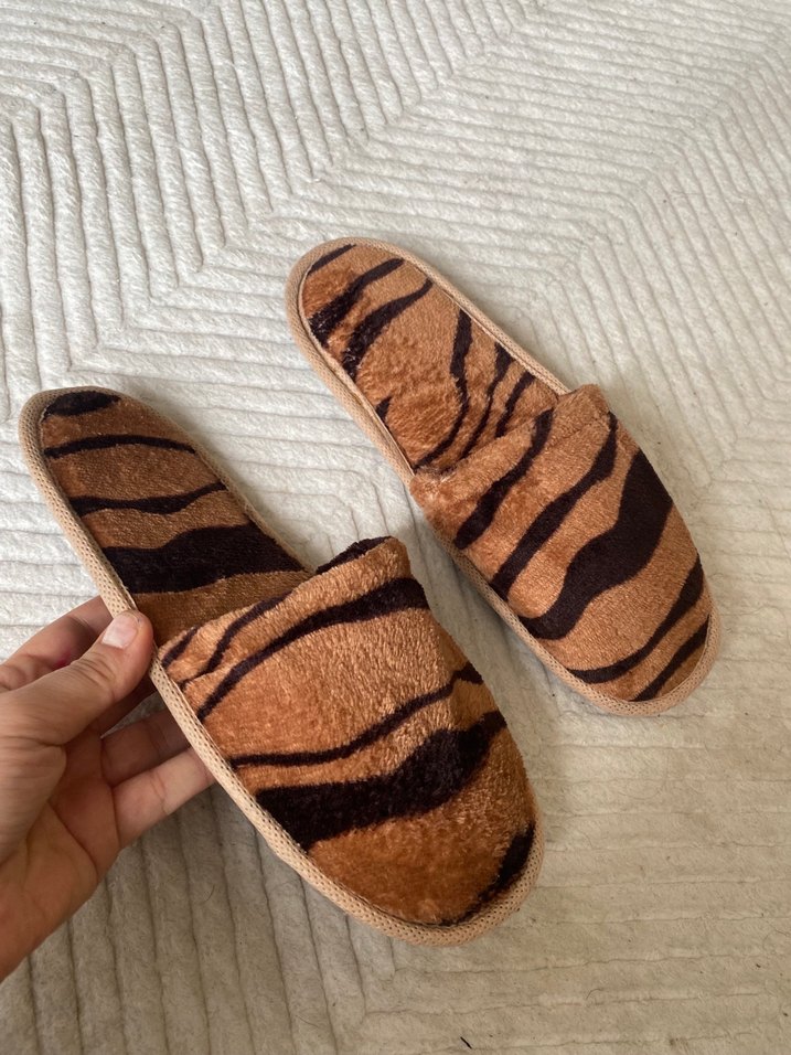 Kahverengi Zebra Desenli Kadın Ev Terliği - Görsel 3