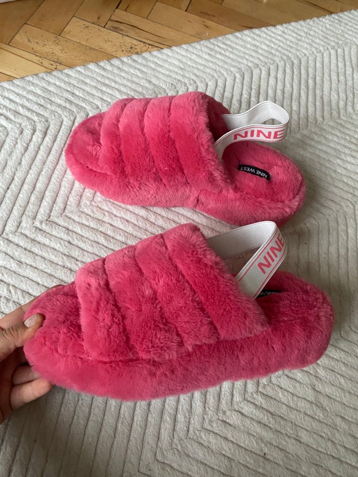 Pembe Tüylü Kadın Ev Terliği - Görsel 3