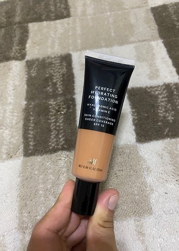 H&M H&M Nemlendirici Fondöten SPF15 Bej bronzer kontür