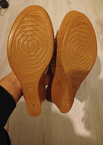 Bej Desenli Kadın Dolgu Topuk Terlik - Görsel 4