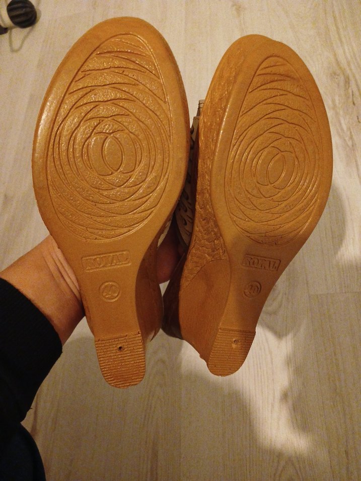 Bej Desenli Kadın Dolgu Topuk Terlik - Görsel 4