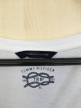 Tommy Hilfiger V Yakalı Tişört