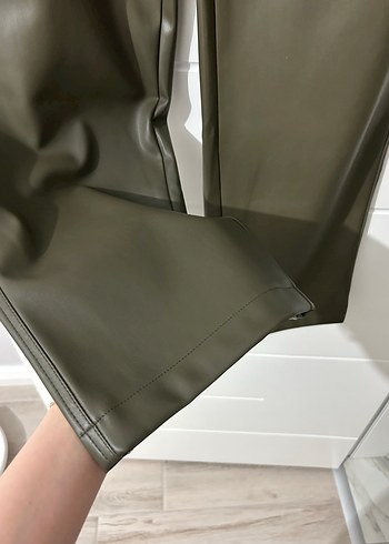 Stradivarius Haki Deri Kadın Pantolon - Görsel 3