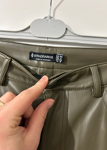Stradivarius Haki Deri Kadın Pantolon - Görsel 4