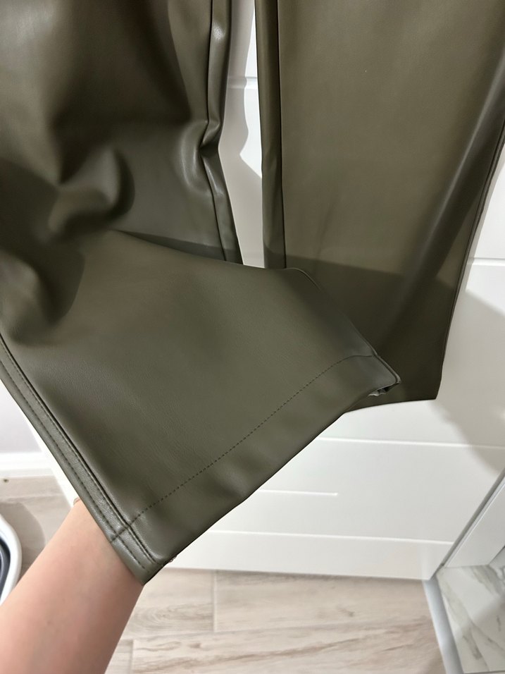 Stradivarius Haki Deri Kadın Pantolon - Görsel 3